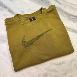 Nike Women’s Olive Green Overaized Cropped Sweatshirt Size Small